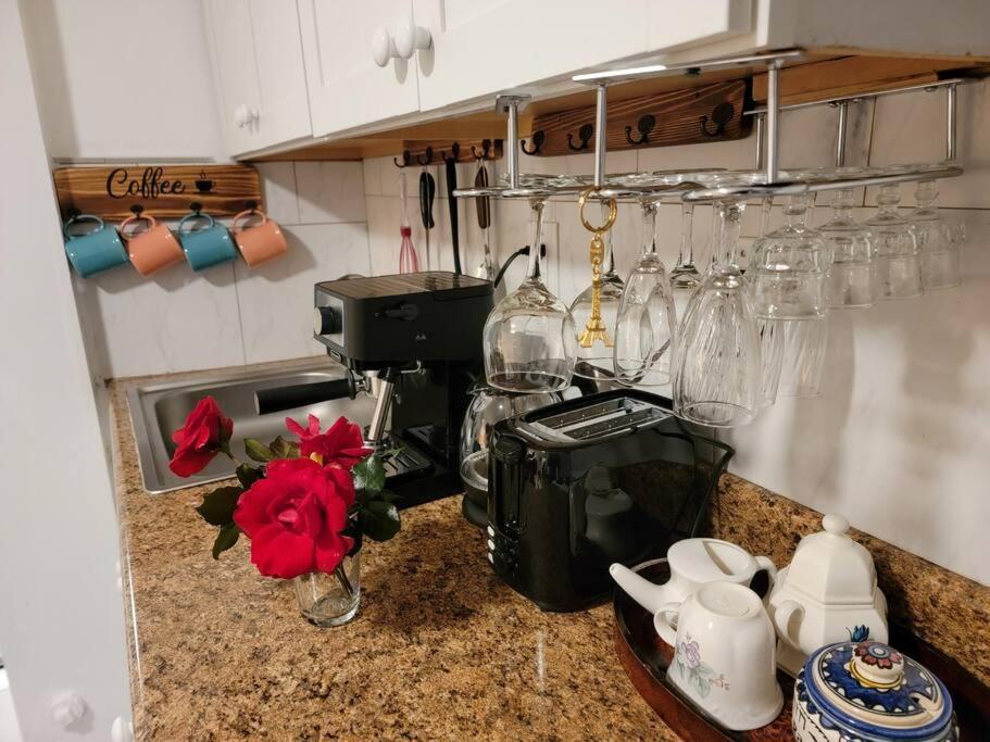 Comfy And Chic Boston Apartment! Free Parking ภายนอก รูปภาพ